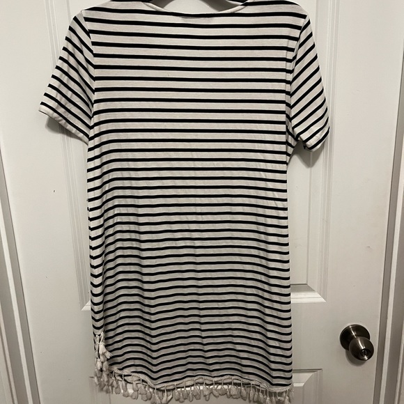 She in dress in size medium pre owned - Picture 2 of 5